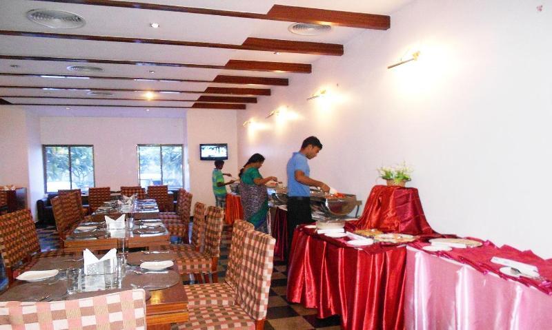 Hotel Riverside Resort And Spa Кумбаконам Екстер'єр фото